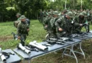 Une centaine de guérilleros déposent les armes en Colombie après un accord de paix avec le gouvernement