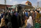Expulsés du Pakistan, des milliers d’Afghans peinent à reconstruire leur vie sans documents d’identité